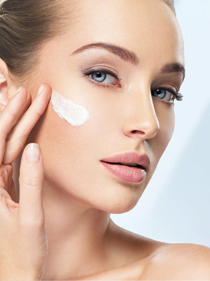 Niacinamide face cream, minimizes pores, moisturizes, suitable for oily skin, effectively hydrates.