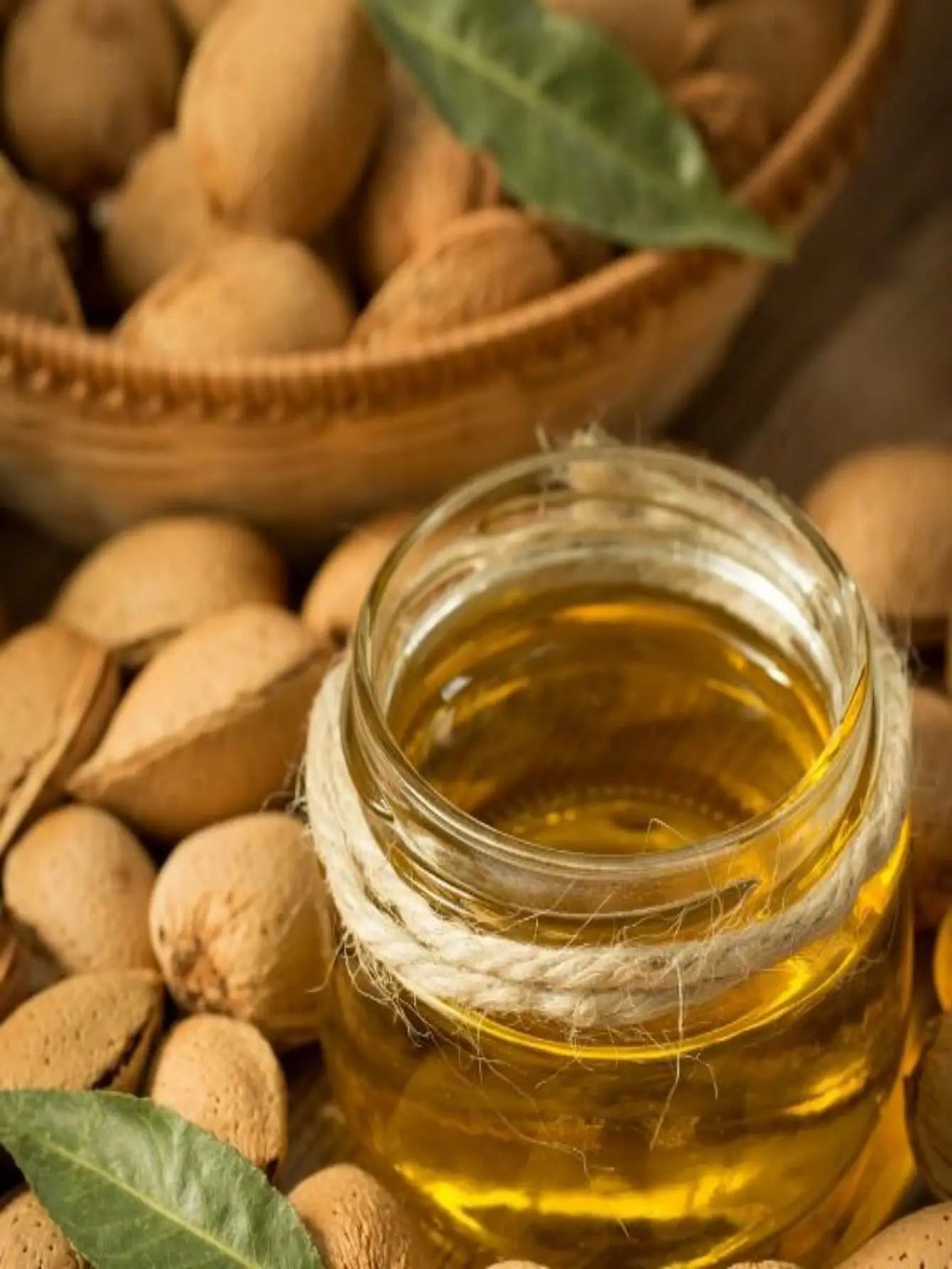100% sweet almond oil essence shrinks pores, reduces fine lines, nourishes skin, and cleans face
