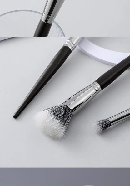 Pointillator brush Blush brush Pure wool flat head Cangzhou makeup brush Soft bristle wooden handle Beauty tool