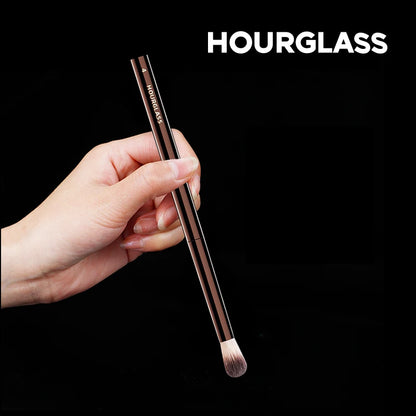 Hourglass Makeup Brush -No.4 Crease Brush Soft Fiber Hair Small Flame Highlight Brush Fashion Design Single Brush