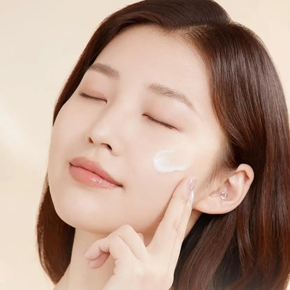 Vooral Five dimensional C skin cream four in one Vooral isolation skin cream concealer brightens skin Anti aging freckle removal